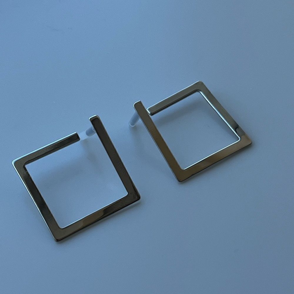 Geometric Design Cuff Hoop Earrings - Picture 5 of 7